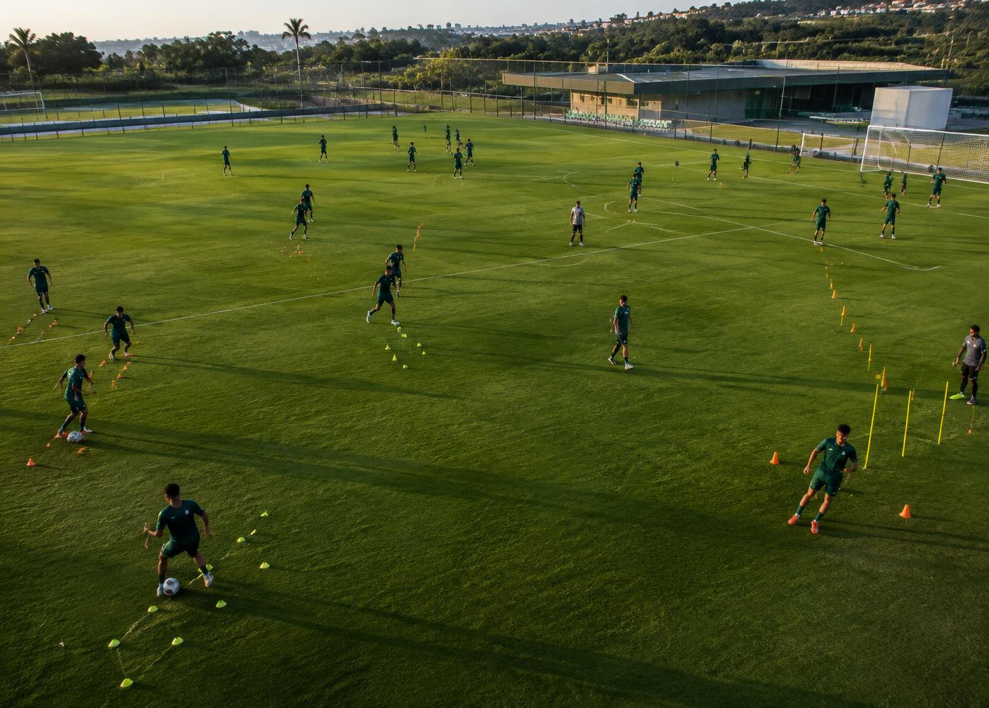 Treino coletivo de futebol em um centro de formação